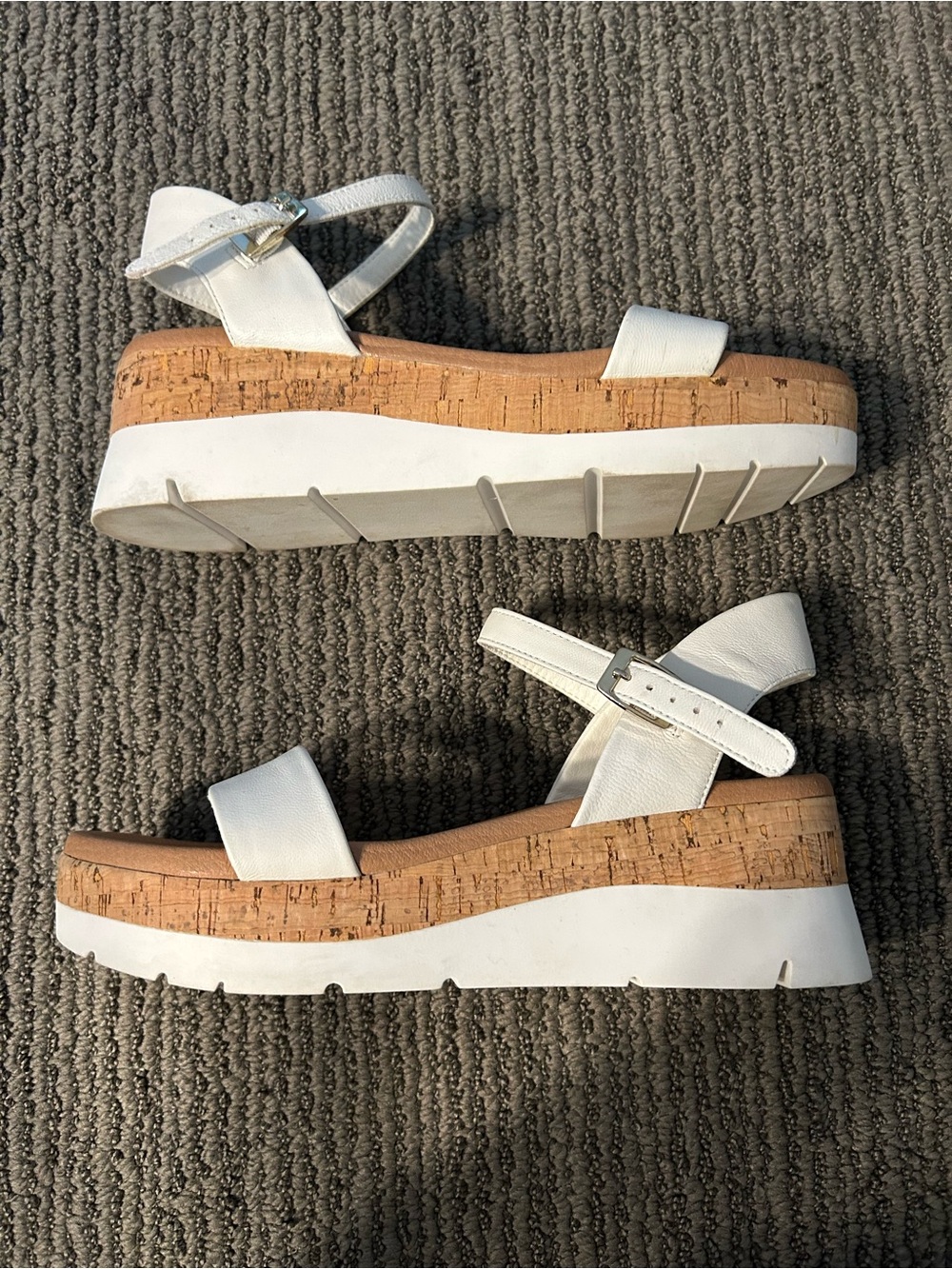 Steve Madden White Slingback Sandal Wedges - Picture 3 of 6